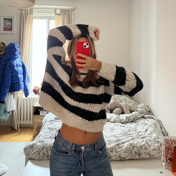 Zara Sweaters - Lovely fluffy Zara striped sweater